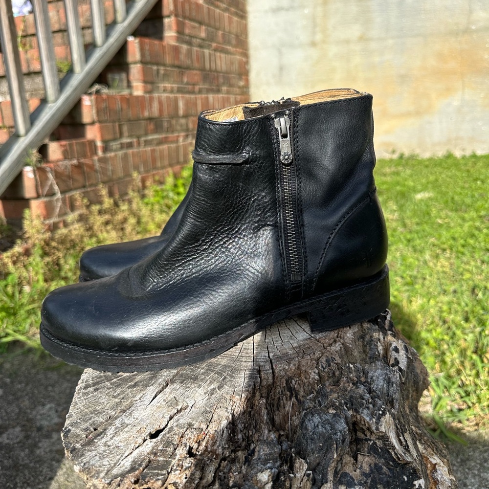 Frye Veronica Seam Short Boots black biker size 9